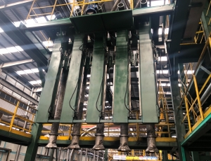 预碳化坩埚装出料系统