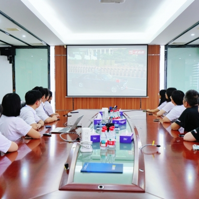 自立、自强、自信 展大国风采！中鹏党支部观看九三阅兵