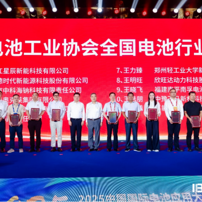 喜讯 中鹏科技万鹏荣获“全国电池行业先进个人”荣誉称号